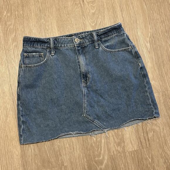 Hollister Womens Sz 6 Denim Ultra High Rise Skirt Medium Wash Raw Hem Cotton - Picture 2 of 9
